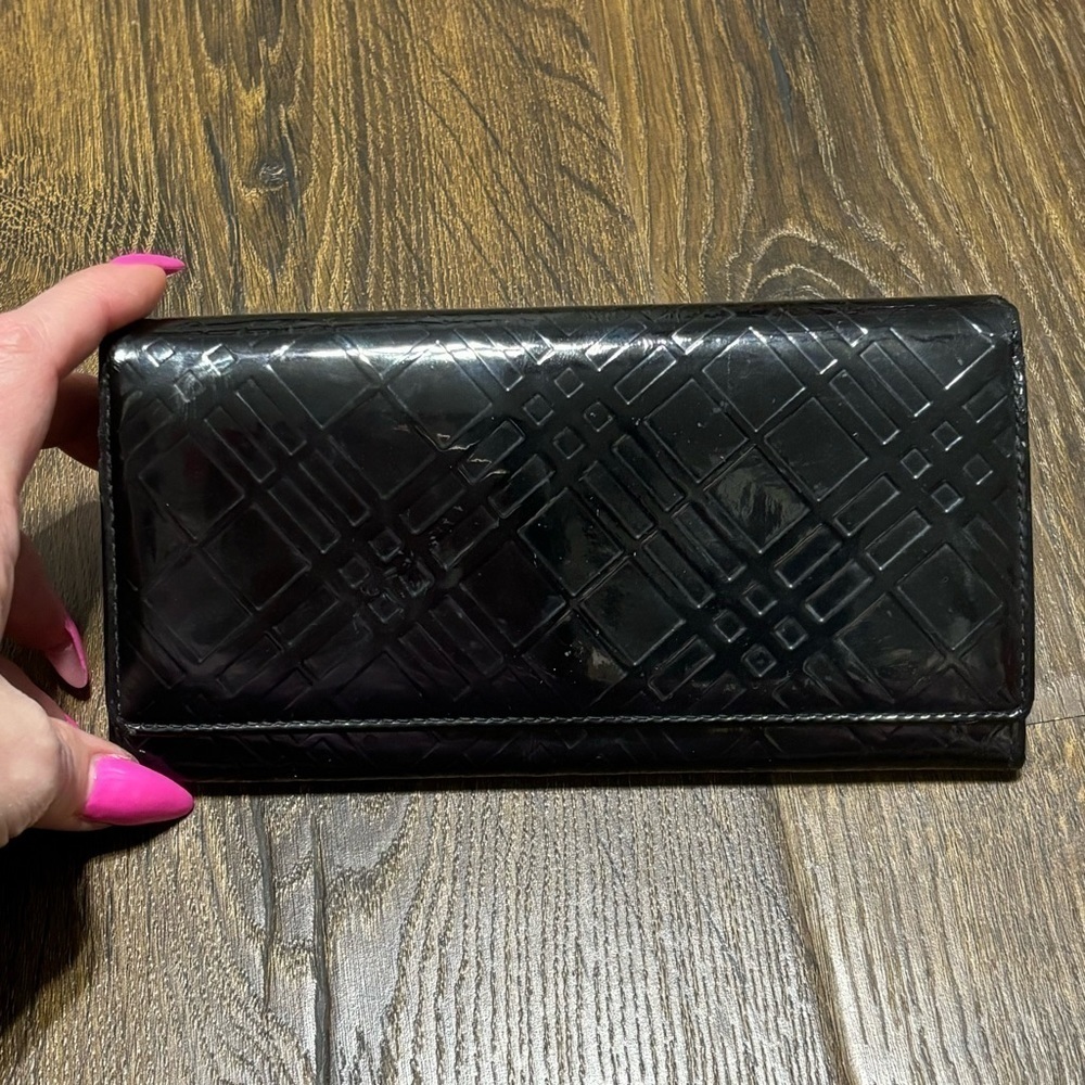 BURBERRY Nova Check Black Patent
Leather Flap Long Wallet
